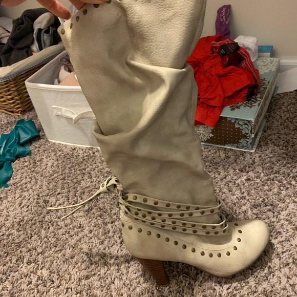 Knee high cream boots - Picture 2 of 6